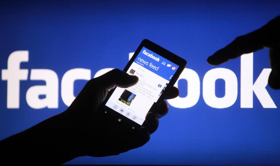 Chia sẻ bài báo trên facebook có bị phạt?